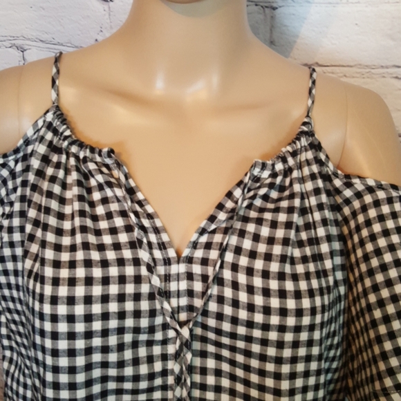 Velvet by Graham & Spencer Gingham cold shoulder - Picture 7 of 15